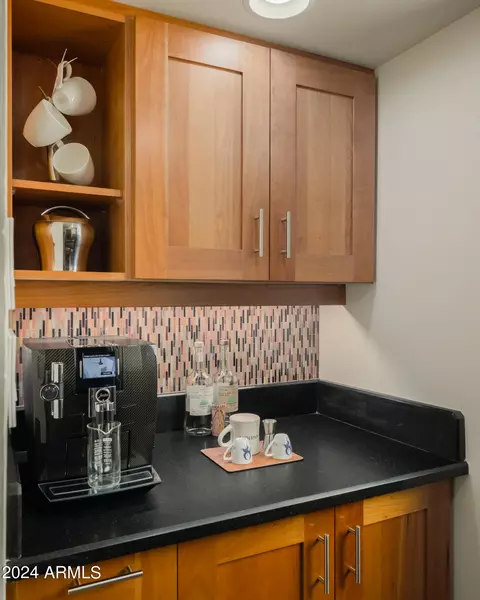 5525 E Pinchot Ave, Phoenix, AZ 85018 photo 18