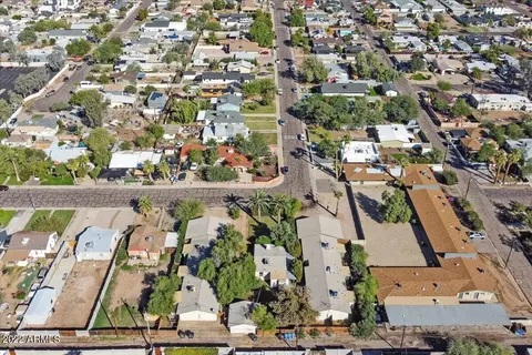 921 E Weldon Ave, Phoenix, AZ 85014 photo 3