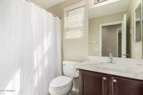 Bath - 2155 W Scully Dr, Phoenix, AZ 85023 photo 3 of 3