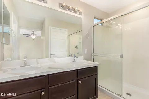 Bath - 2155 W Scully Dr, Phoenix, AZ 85023 photo 2 of 3