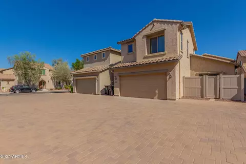 Exterior - 2155 W Scully Dr, Phoenix, AZ 85023 photo 5 of 7