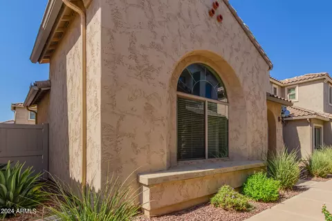 Exterior - 2155 W Scully Dr, Phoenix, AZ 85023 photo 2 of 7