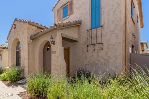 Exterior - 2155 W Scully Dr, Phoenix, AZ 85023 photo 3 of 7