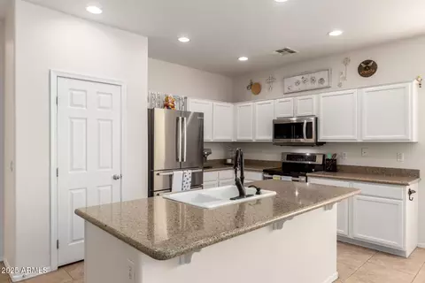 Kitchen - 1232 E Strawberry Dr, Gilbert, AZ 85298 photo 3 of 4