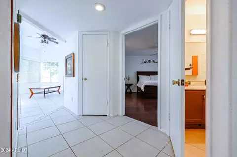Entry Way - 3907 E Ironwood Dr, Phoenix, AZ 85044 photo 3 of 7