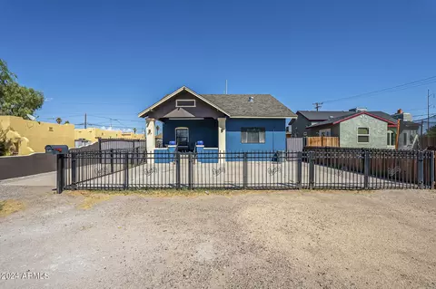 Exterior - 917 S Montezuma Ave, Phoenix, AZ 85003 photo 1 of 5