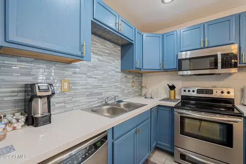 Kitchen - 917 S Montezuma Ave, Phoenix, AZ 85003 photo 6 of 6