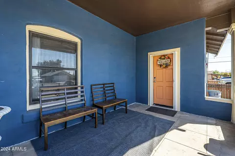 Exterior - 917 S Montezuma Ave, Phoenix, AZ 85003 photo 2 of 5