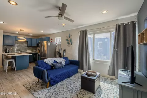 Living - 917 S Montezuma Ave, Phoenix, AZ 85003 photo 1 of 5