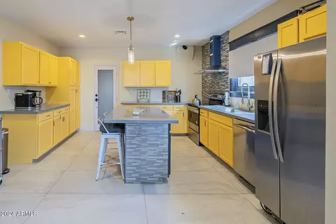 917 S Montezuma Ave, Phoenix, AZ 85003