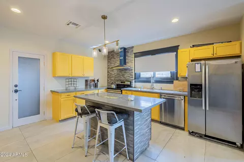 Kitchen - 917 S Montezuma Ave, Phoenix, AZ 85003 photo 2 of 6