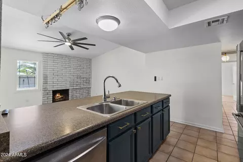 4401 E Arapahoe St, Phoenix, AZ 85044 photo 8