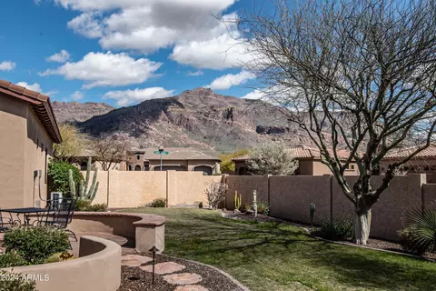 10683 E Saddle Blanket Trl, Gold Canyon, AZ 85118