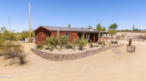 42236 N Castle Hot Springs Rd, Morristown, AZ 85342