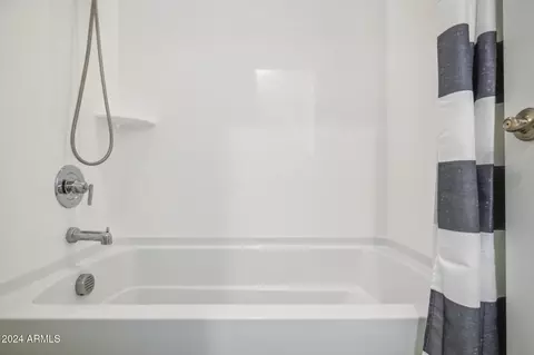 Bath - 6412 N 17th Pl, Phoenix, AZ 85016 photo 4 of 4