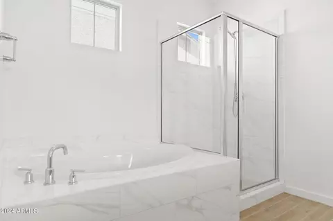 Bath - 6412 N 17th Pl, Phoenix, AZ 85016 photo 3 of 4