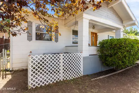 305 15th Ter, Bisbee, AZ 85603