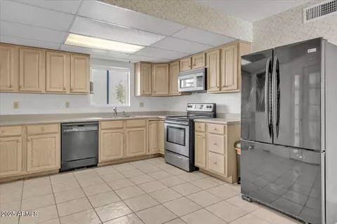 2106 E Greenway Dr, Tempe, AZ 85282 photo 6