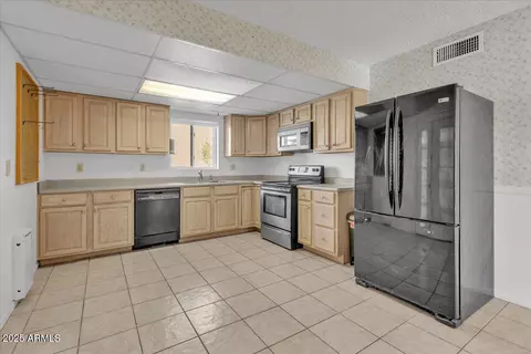 2106 E Greenway Dr, Tempe, AZ 85282 photo 7