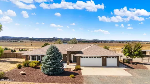1205 E Oxbow Cir, Paulden, AZ 86334