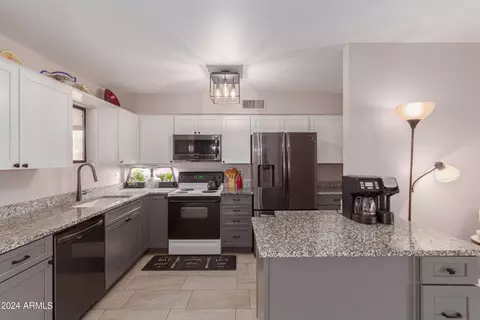 7925 E Flossmoor Ave, Mesa, AZ 85208