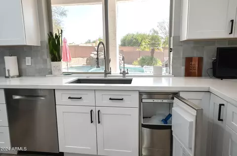 Kitchen - 1755 E Cullumber Ct, Gilbert, AZ 85234 photo 2 of 6