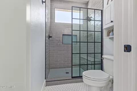 Bath - 1755 E Cullumber Ct, Gilbert, AZ 85234 photo 3 of 7