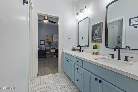 Bath - 1755 E Cullumber Ct, Gilbert, AZ 85234 photo 5 of 7