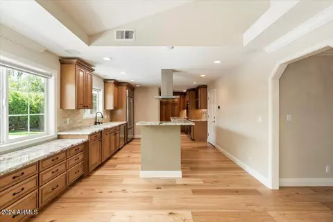 201 E Keim Dr, Phoenix, AZ 85012 photo 7