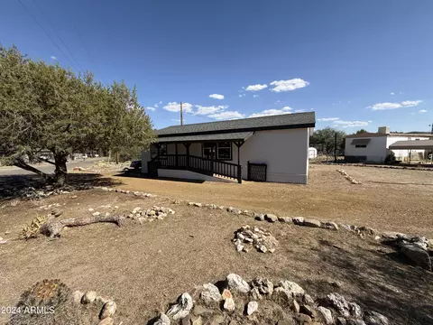 16029 S Apache Dr, Mayer, AZ 86333