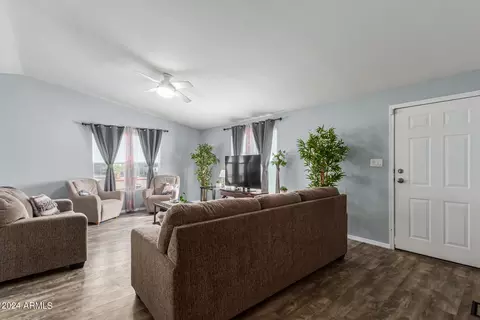 2945 E Sequoia Dr, Phoenix, AZ 85050 photo 9
