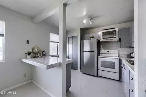 2569 W Berridge Ln #D-222, Phoenix, AZ 85017