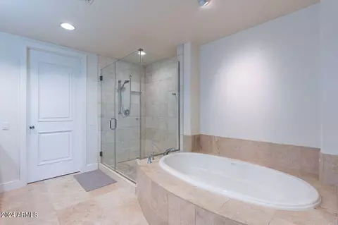 Bath - 2211 E Camelback Rd #505, Phoenix, AZ 85016 photo 1 of 3