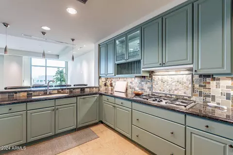 Kitchen - 2211 E Camelback Rd #505, Phoenix, AZ 85016 photo 2 of 2