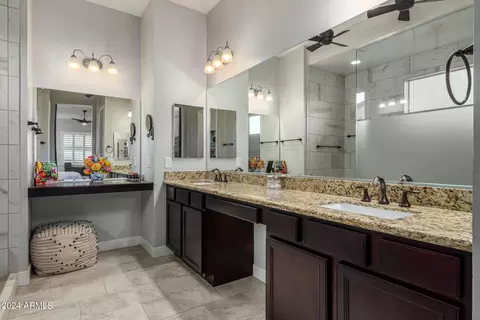 Bath - 315 E Balao Dr, Phoenix, AZ 85085 photo 1 of 4