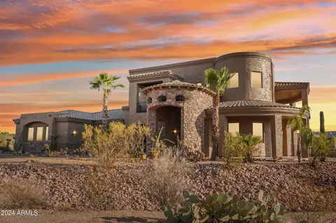 8733 E Russell St, Mesa, AZ 85207