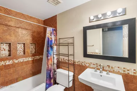 Bath - 816 W Hess Ave, Coolidge, AZ 85128 photo 2 of 2
