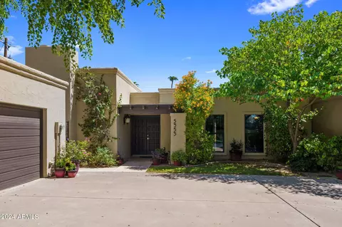 5353 N La Plaza Cir, Phoenix, AZ 85012