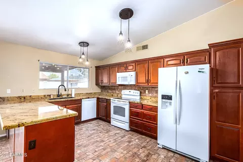 1832 W Curry Dr, Chandler, AZ 85224