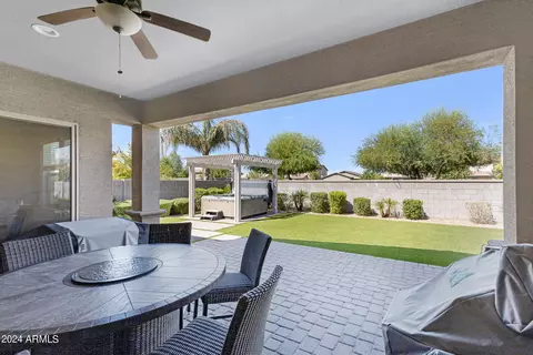1390 W Calabash Ave, San Tan Valley, AZ 85140