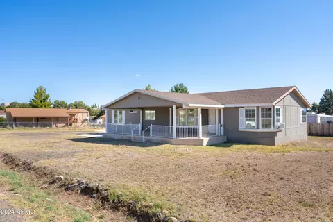 17344 E Apricot Ln, Mayer, AZ 86333