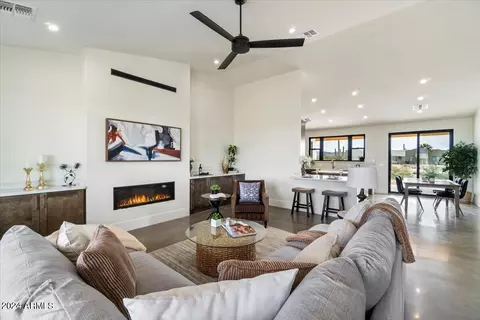25927 W Ravina Ln, Morristown, AZ 85342