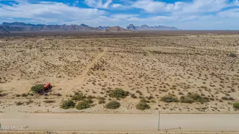 1320 S 555th Ave #84, Tonopah, AZ 85354