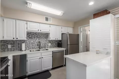 2201 E Pinchot Ave #9, Phoenix, AZ 85016 photo 10