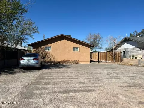 6630 N 53rd Dr, Glendale, AZ 85301