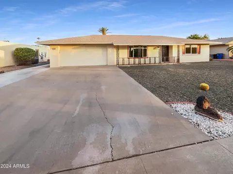 9814 W Hutton Dr, Sun City, AZ 85351
