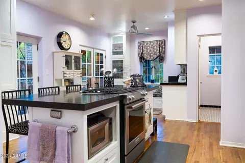 Kitchen - 363 E Monte Vista Rd, Phoenix, AZ 85004 photo 1 of 8