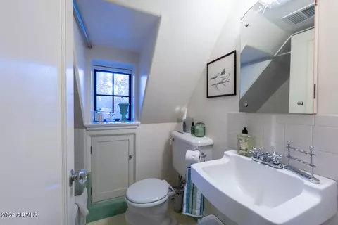 Bath - 363 E Monte Vista Rd, Phoenix, AZ 85004 photo 6 of 8