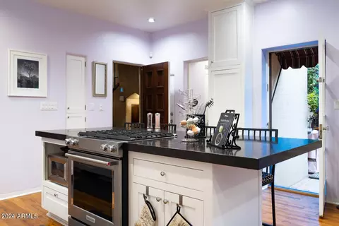 Kitchen - 363 E Monte Vista Rd, Phoenix, AZ 85004 photo 4 of 8
