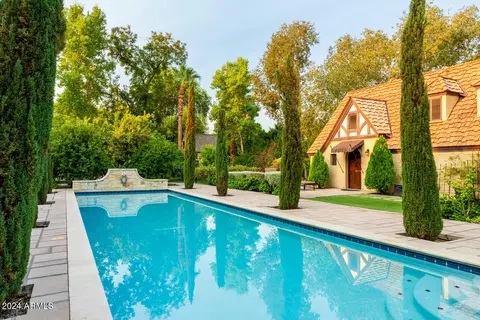 Exterior - 363 E Monte Vista Rd, Phoenix, AZ 85004 photo 7 of 16